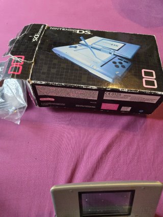 3 Nintendo DS con scatola e caricabatterie