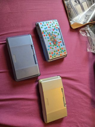 3 Nintendo DS con scatola e caricabatterie