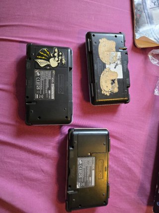 3 Nintendo DS con scatola e caricabatterie
