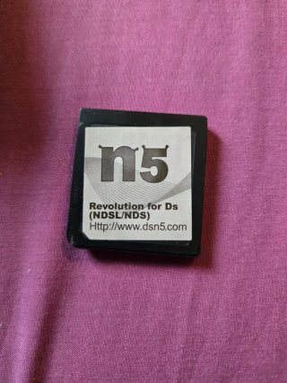 3 Nintendo DS con scatola e caricabatterie