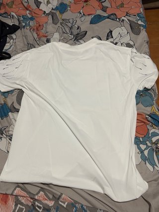 Camiseta blanca con pedrería