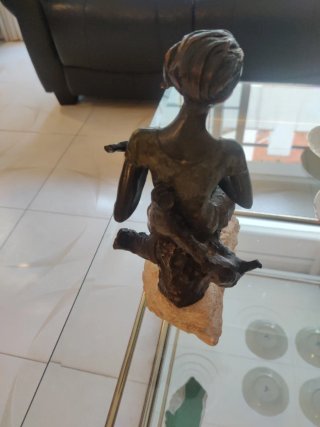 Figura de mujer con guitarra de Luís M. Lafuente