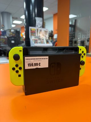 Nintendo Switch con scatola e controller