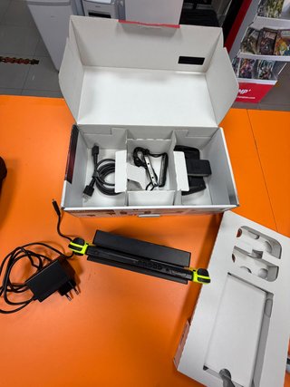 Nintendo Switch con scatola e controller