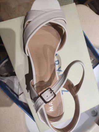 Sandalias tacón cuadrado blancas