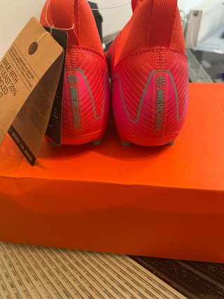 Scarpe da calcio Nike arancioni e rosa