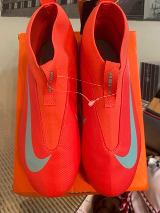 Scarpe da calcio Nike arancioni e rosa