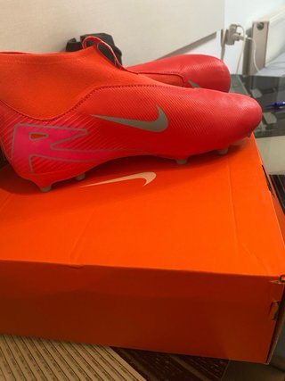 Scarpe da calcio Nike arancioni e rosa