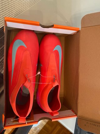 Scarpe da calcio Nike arancioni e rosa