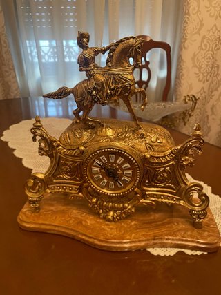 Centro de mesa caballo dorado bronce y mármol