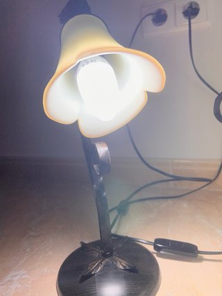 Lampade da tavolo in ferro battuto e vetro