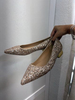 Zapatos dorados brillantes tacón bajo