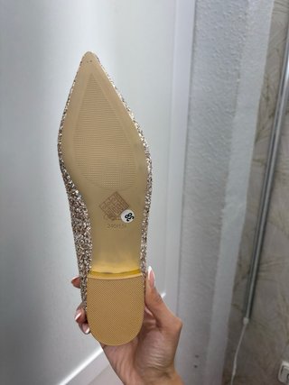 Zapatos dorados brillantes tacón bajo