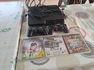 Console PlayStation 3 con 2 controller e 3 giochi