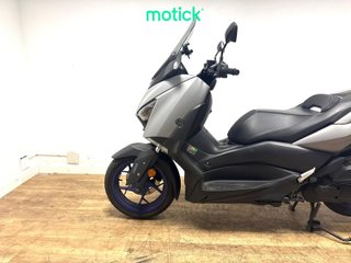 YAMAHA XMAX 125