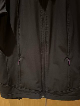 Chaqueta Decathlon Negra con Bolsillos