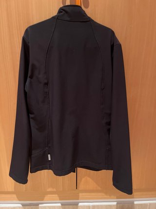 Chaqueta Decathlon Negra con Bolsillos