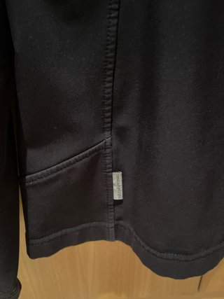 Chaqueta Decathlon Negra con Bolsillos