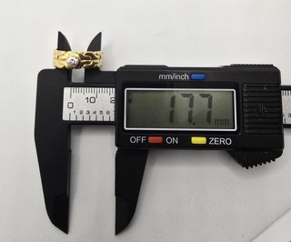 Anillo de oro de 18k. Peso: 2.98 gr.