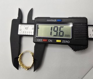 Anillo de oro de 18k. Peso: 2.98 gr.