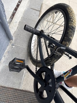 Bicicleta BMX Decathlon gris
