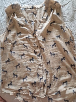 Camisa Stradivarius con estampado de cebras