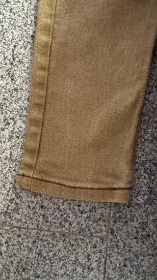 Pantalón pitillo beige