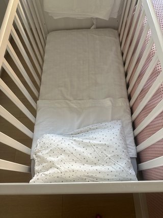 Cuna de bebé blanca