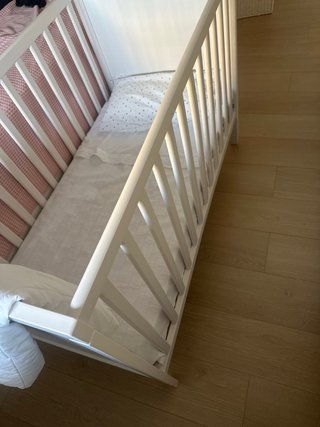 Cuna de bebé blanca