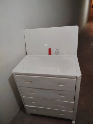 Cómoda bañera infantil blanca