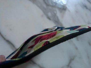 Pochette con pesci colorati
