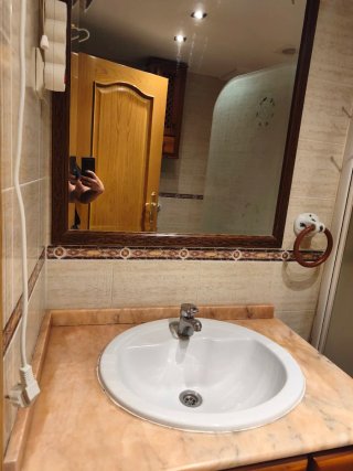 Mueble y auxiliar de madera rustico, espejo y acce