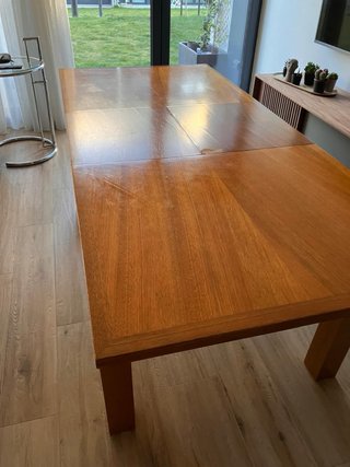 Mesa de comedor de madera
