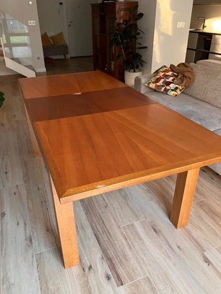 Mesa de comedor de madera