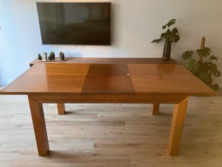 Mesa de comedor de madera