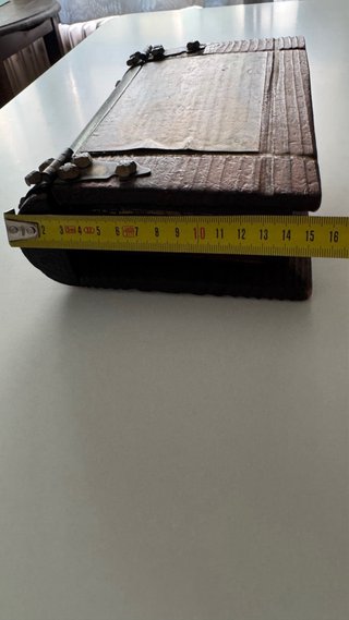 Caja de madera vintage con mapa