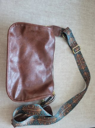 Bolso marrón con cinta étnica nuevo