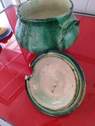Sopera de cerámica verde