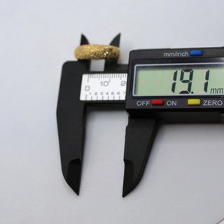Anillo de oro de 18k. Peso: 4.01 gr.