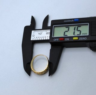 Anillo de oro de 18k. Peso: 4.01 gr.