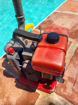 Bomba de agua a gasolina
