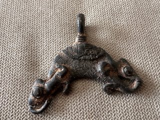 Arte africano bronce figura animal