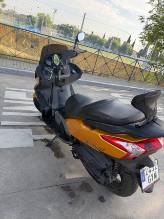 Kymco Super Dink 125cc Negra/Dorada