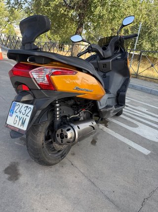 Kymco Super Dink 125cc Negra/Dorada
