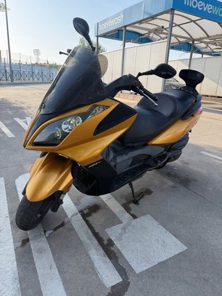Kymco Super Dink 125cc Negra/Dorada