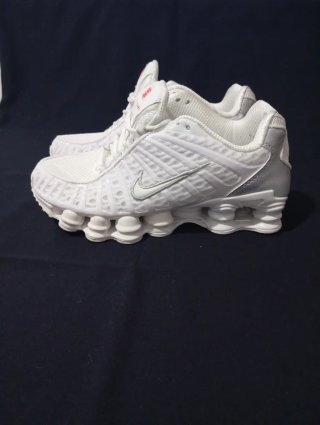 Zapatilla Nike Shox R4 Blanca y Plateada