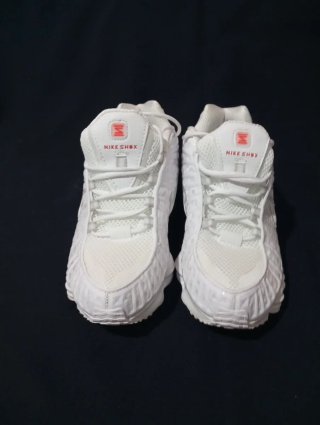 Zapatilla Nike Shox R4 Blanca y Plateada