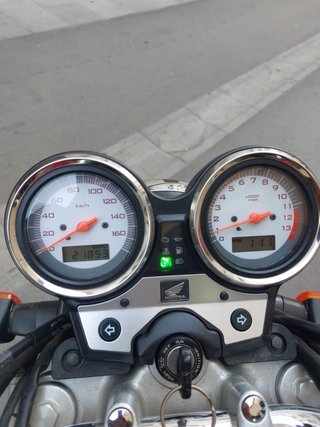 Honda VTR 250 Naked Roja con puños calefactables