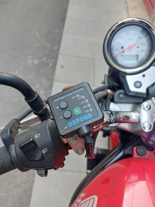 Honda VTR 250 Naked Roja con puños calefactables