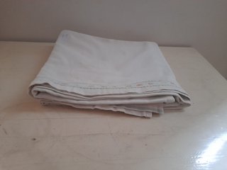 Lenzuolo in 100% cotone ritorto con ricamo